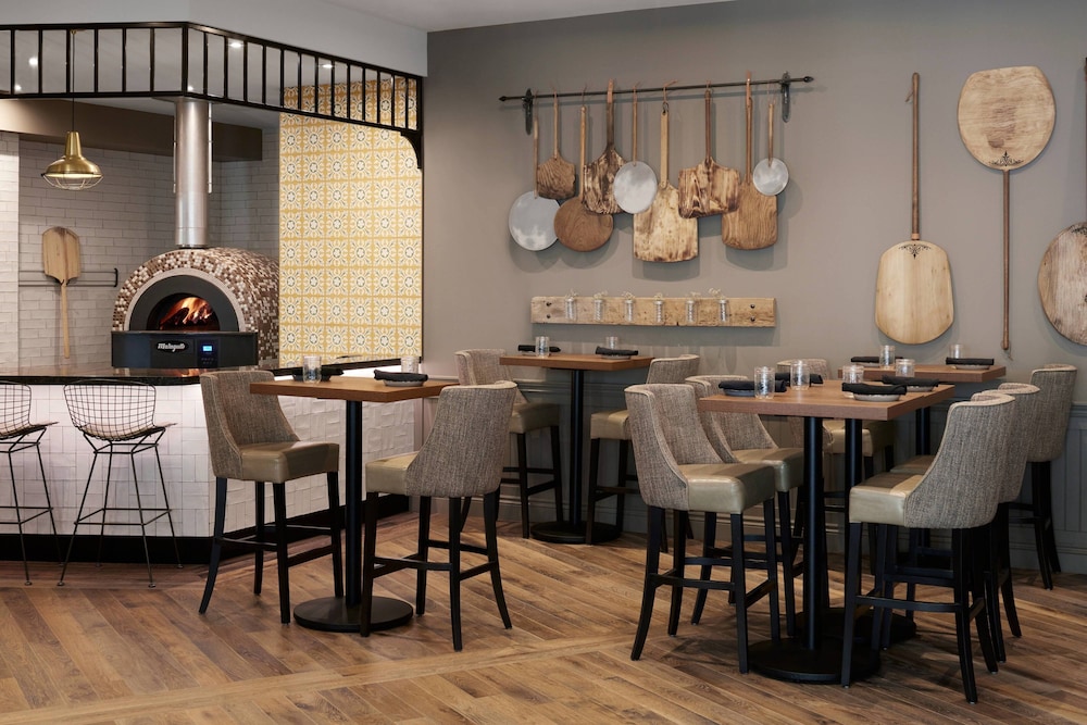 Delta Hotels by Marriott Guelph Conference Centre 31/39