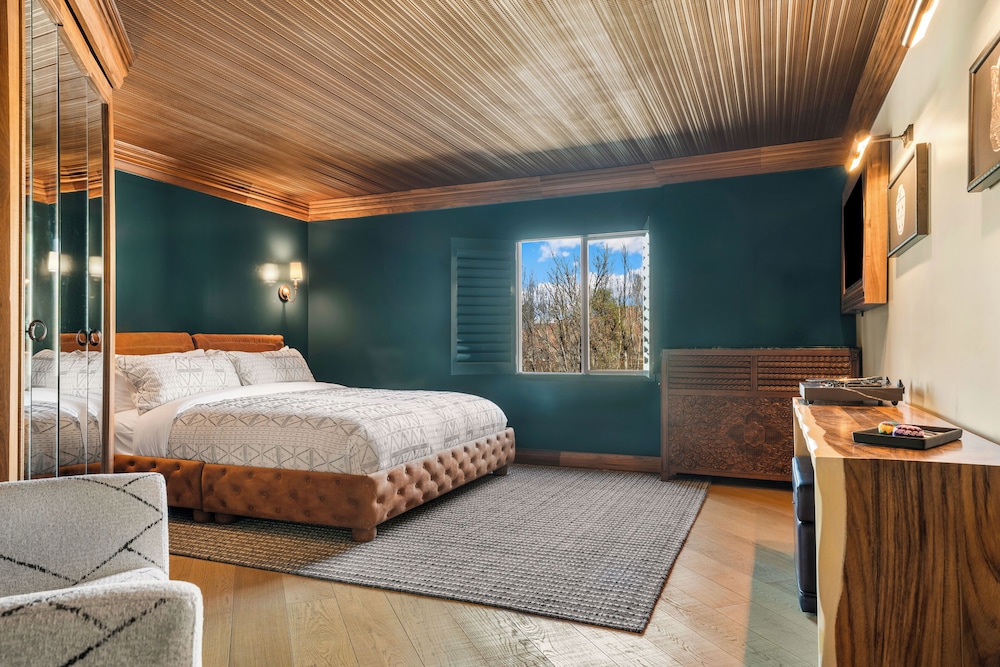 Wolfes Hotel Moab 8/42