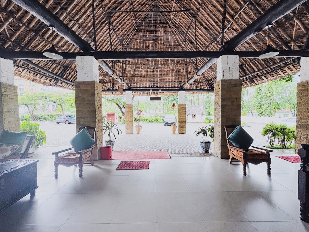 Milele Beach Hotel 6/50