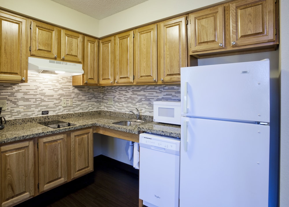 Candlewood Suites Eagan Arpt South - Mall Area, an IHG Hotel 22/68