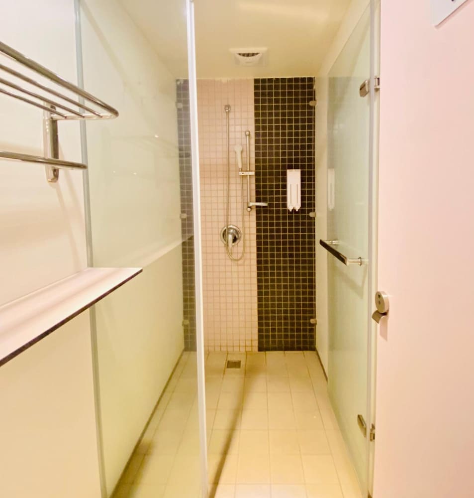 Heybear Capsule Hotel 50/50