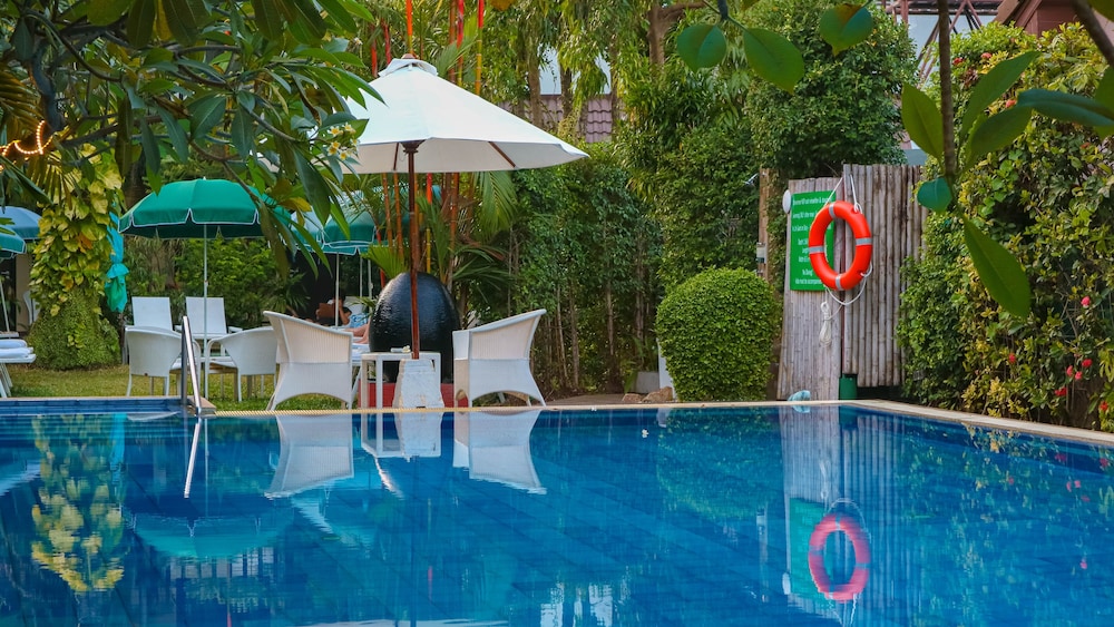 The Lokal Hotel Phuket 32/37