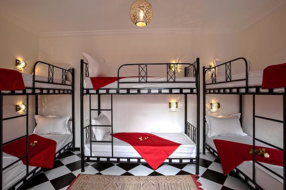 Amour d'auberge 11/36