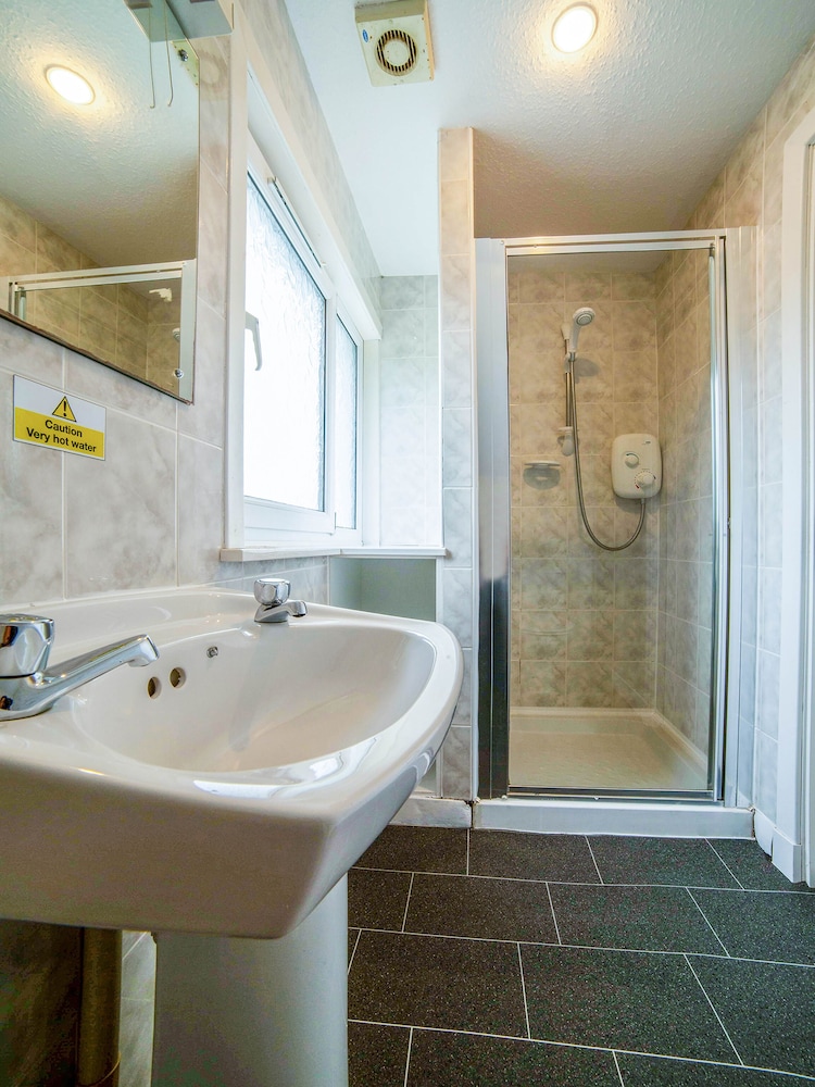Oyo Loch Ness Drumnadrochit Hotel 50/50