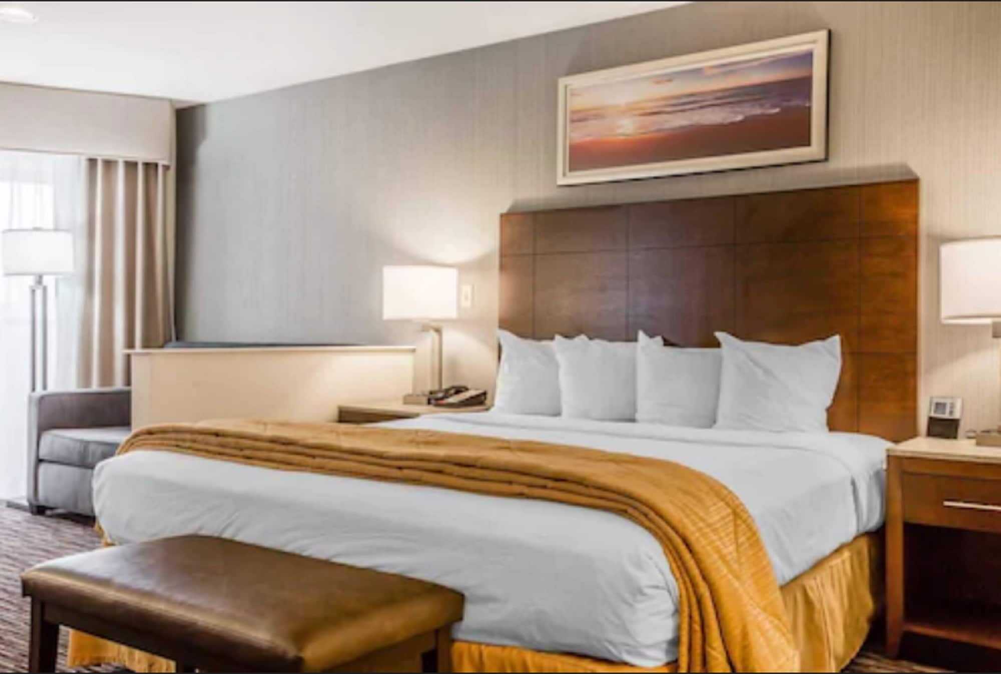 Suite, King Bed, Ocean View, Sofa, Living Area