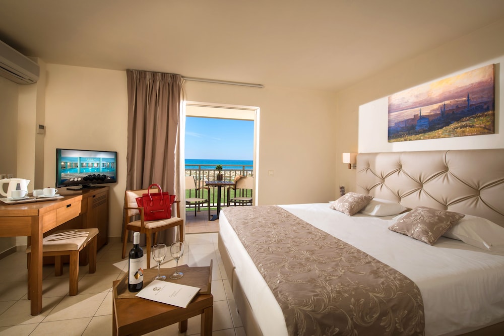 Bella Beach Hotel 23/70
