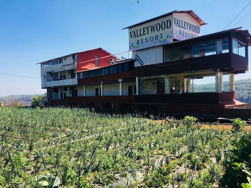 Valley Wood Resort And Spa 30/35