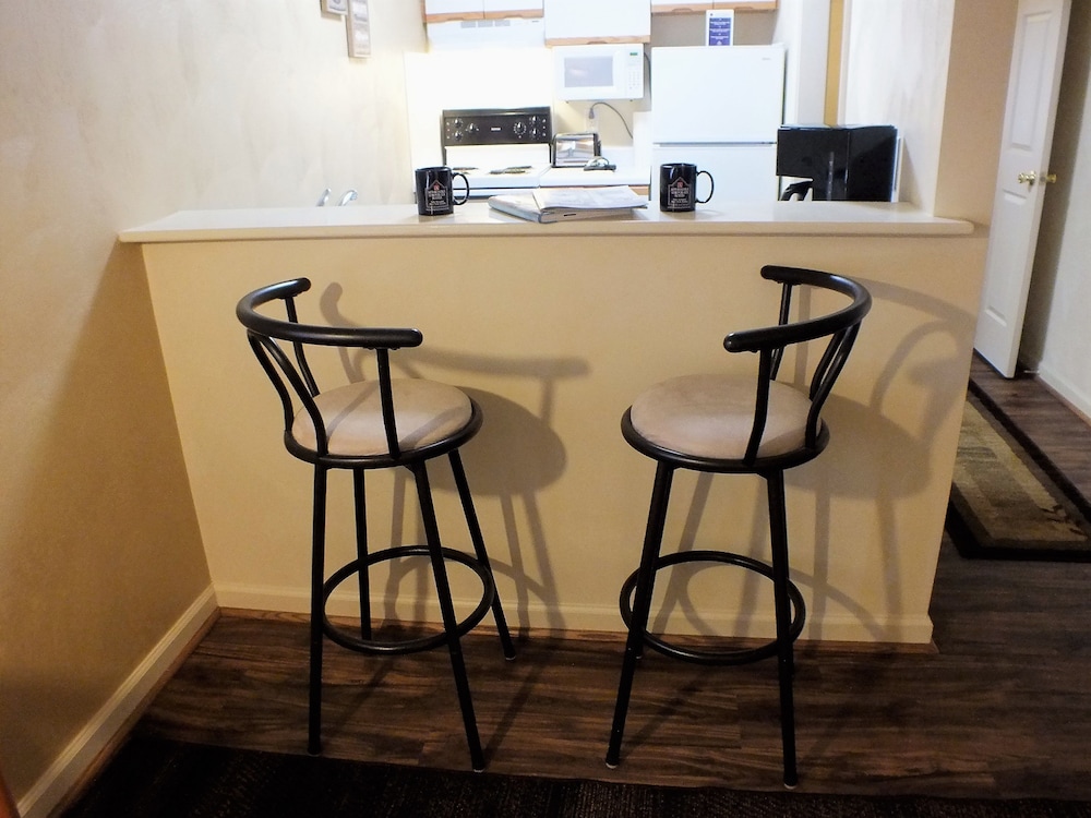 Affordable Corporate Suites of Waynesboro 40/60