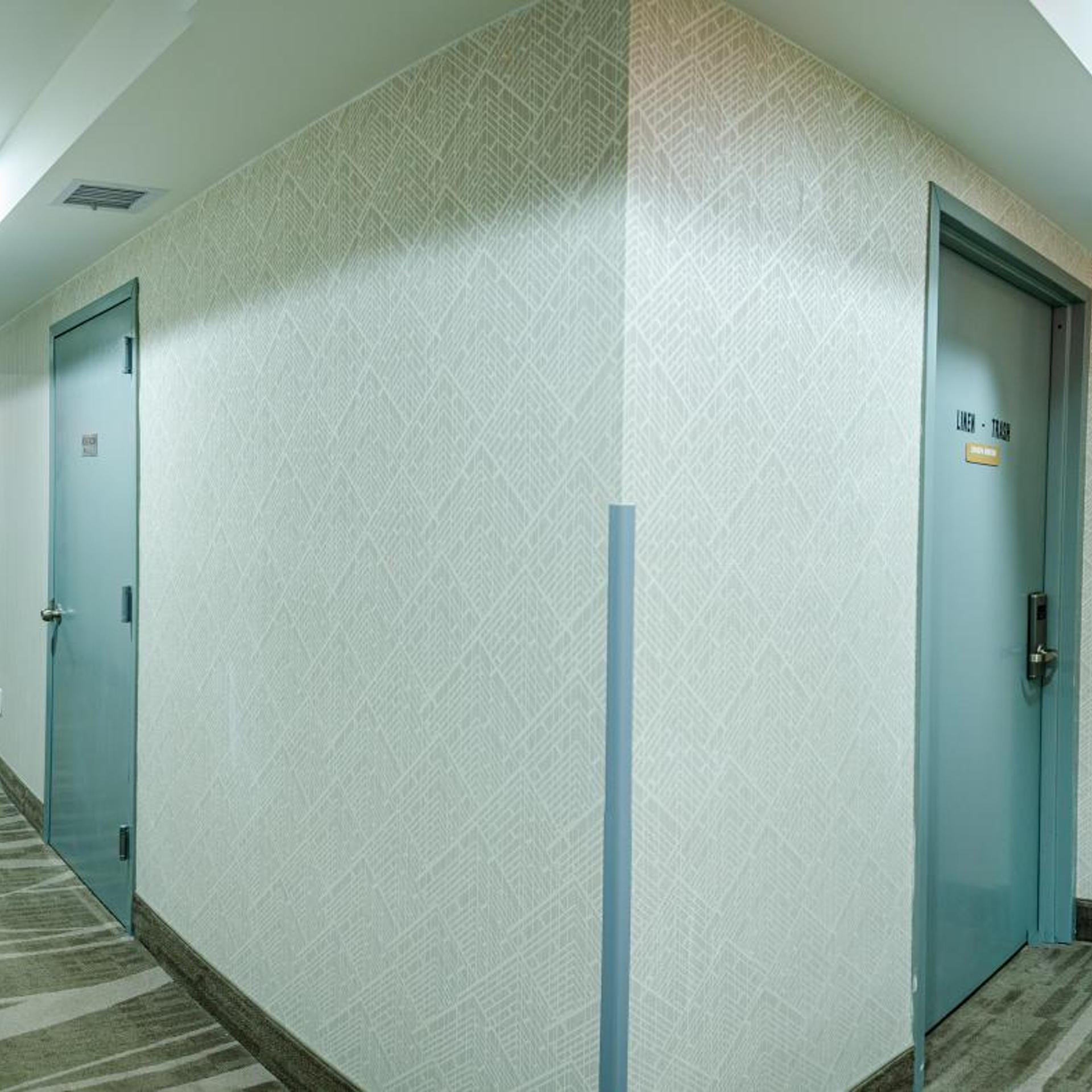 Elmhurst Hotel 4/50
