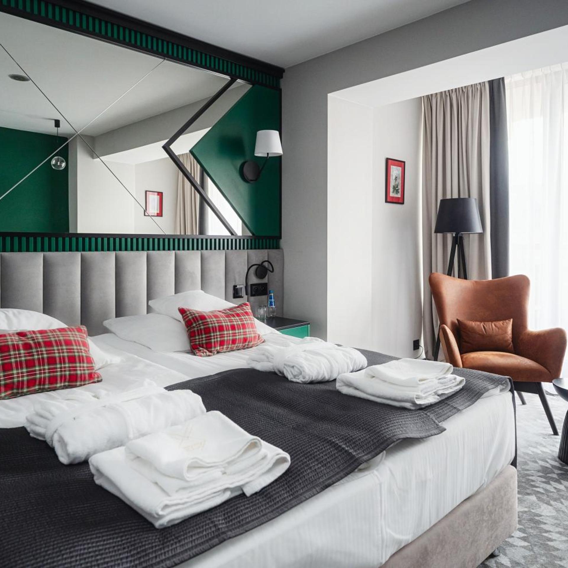 Plus, Deluxe, Balcony
