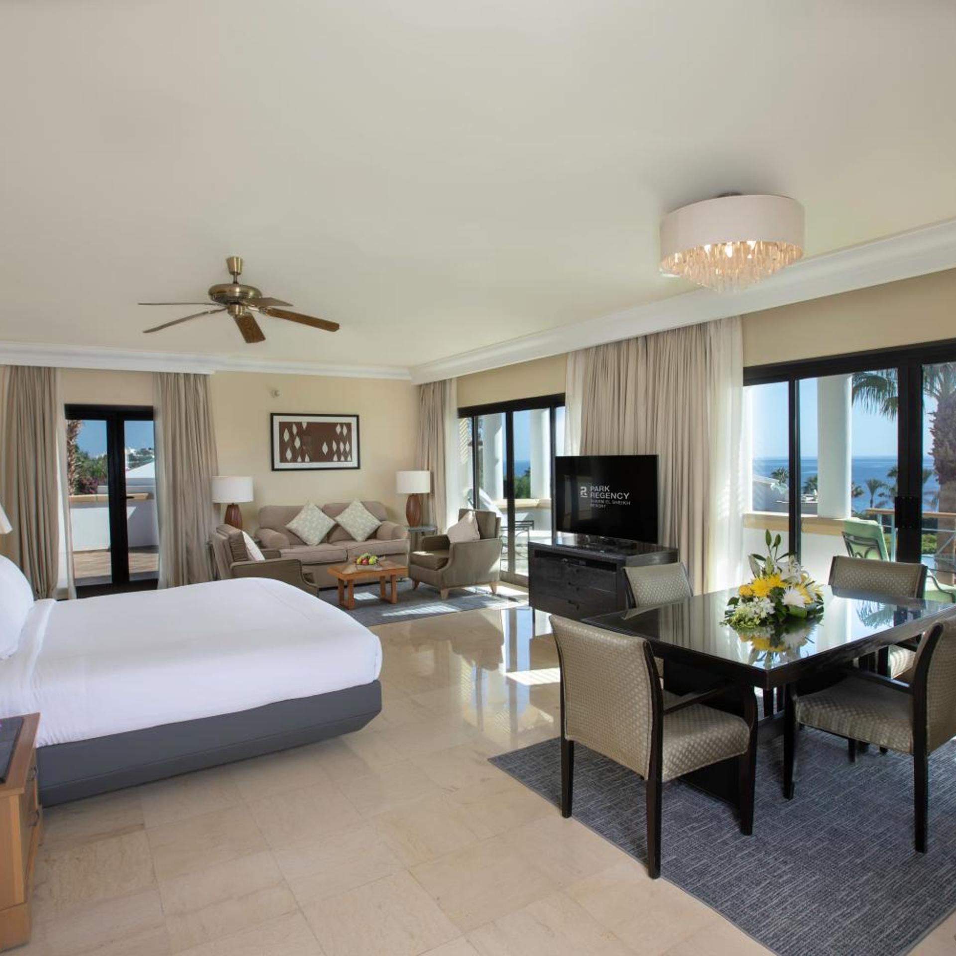 Regency, Club, Suite, Double Bed, Parlor