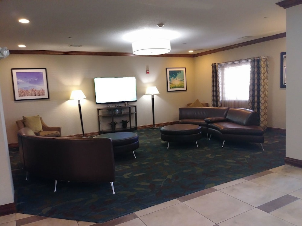 Candlewood Suites Tulsa 40/54