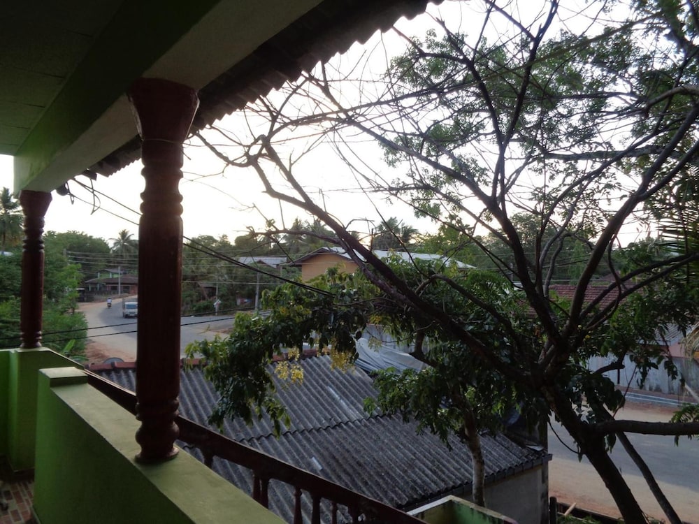 Jayaru Guest House 33/36
