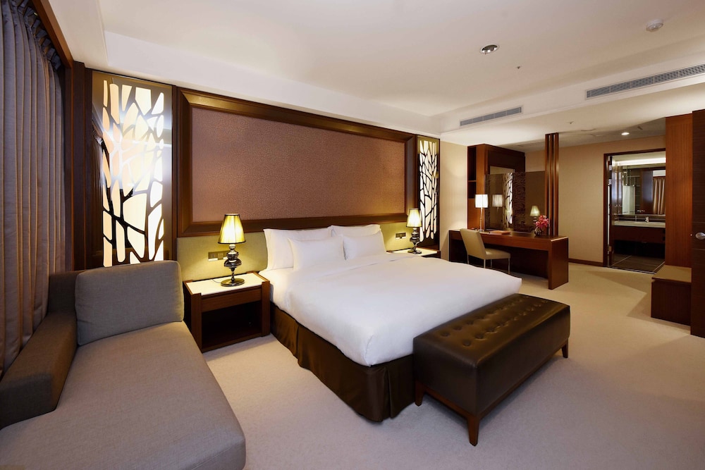 Deluxe, Suite, King Bed