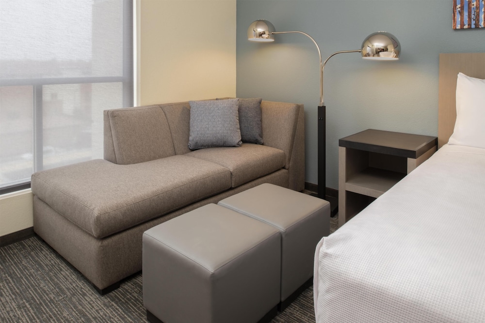 Hyatt House Fresno/Campus Pointe 28/50