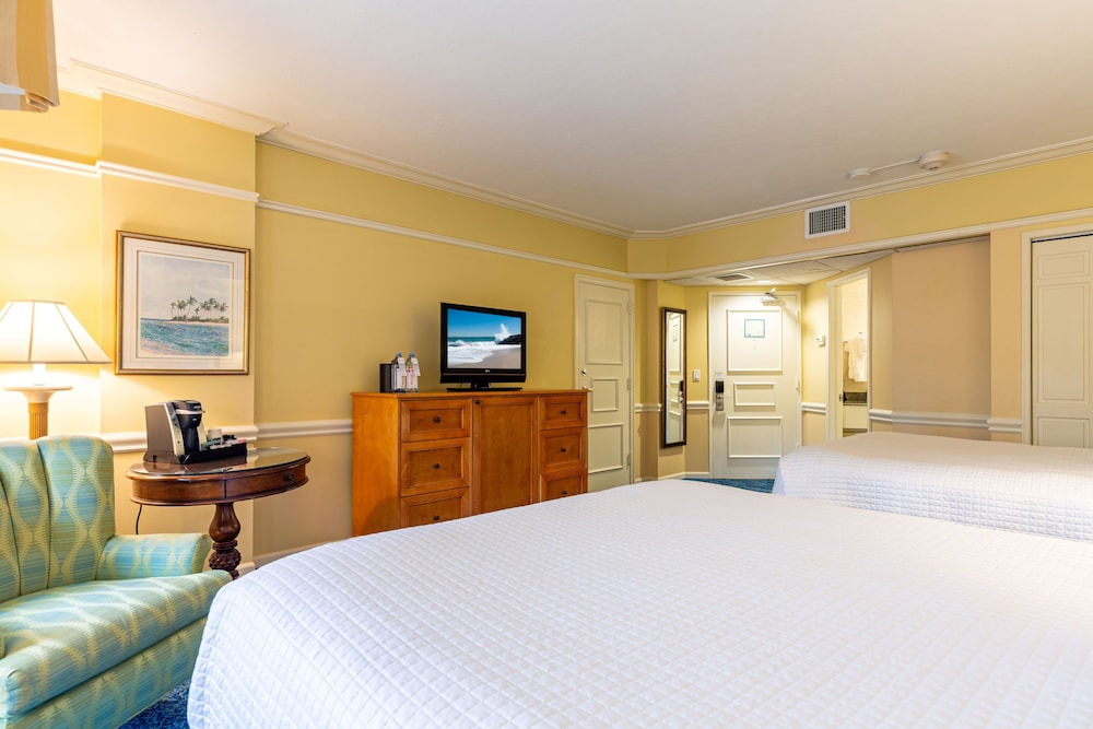 STANDARD, 2 QUEEN BEDS, BALCONY