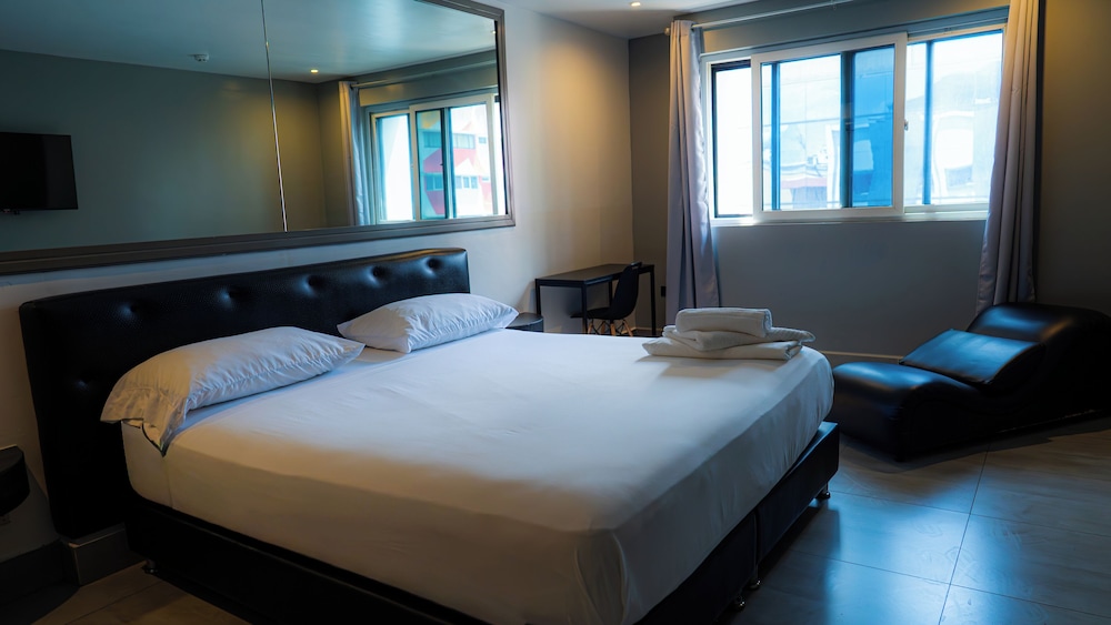DELUXE, SUITE