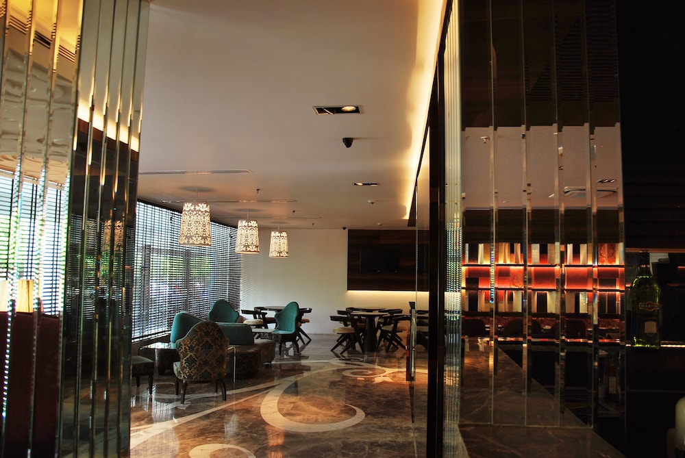 Maya Hotel 54/61