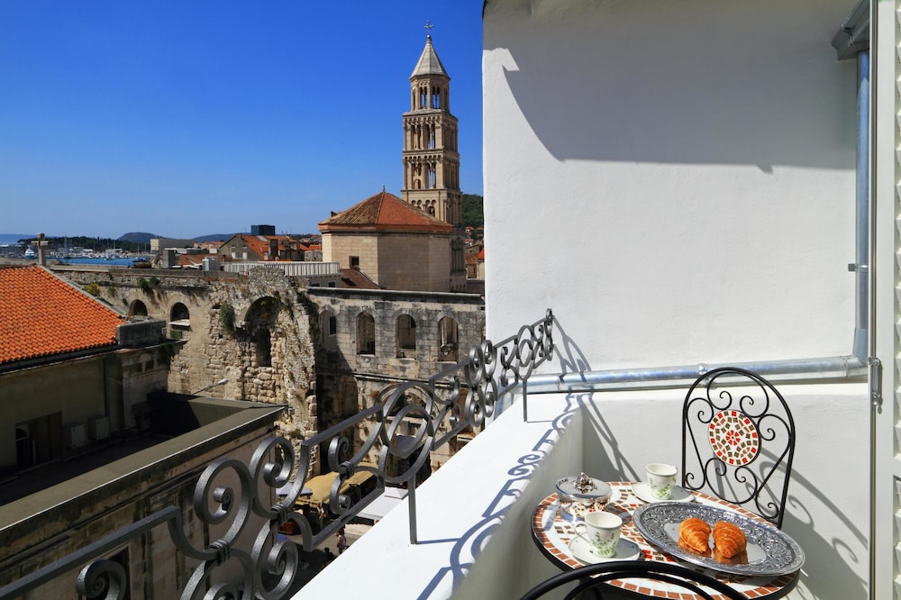 La Porta Luxury Rooms 53/59