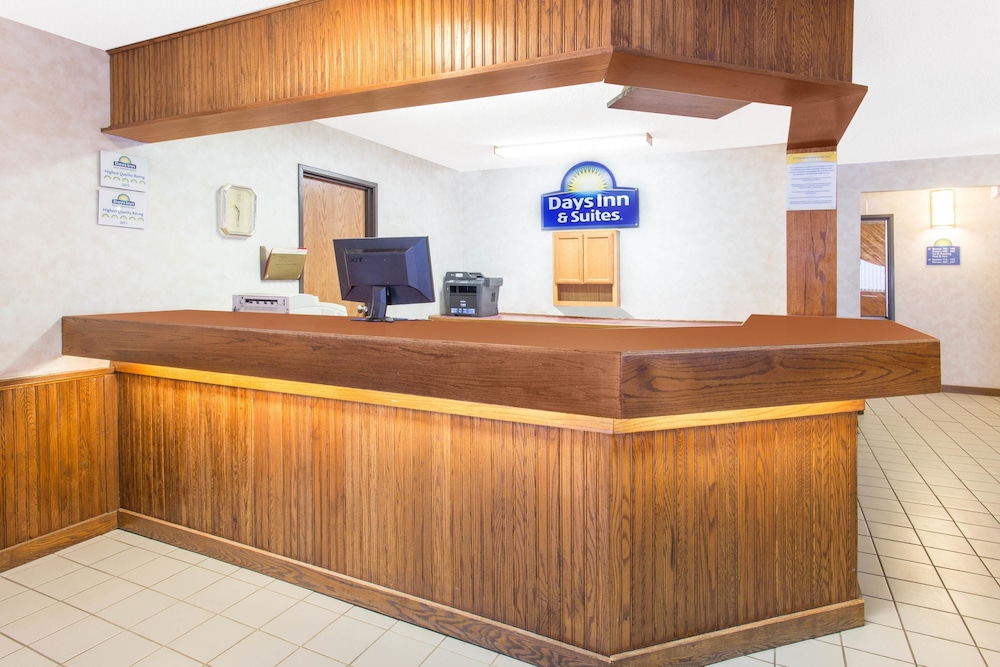 Days Inn & Suites by Wyndham Davenport East 3/39