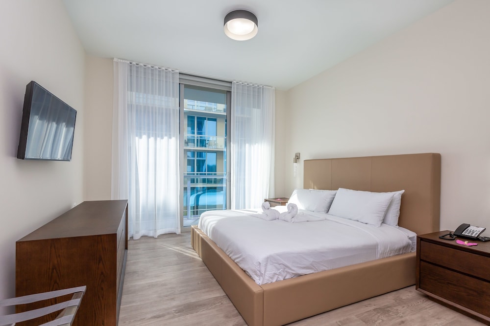 CH Luxury Condos & Studios On The Beach 39/50