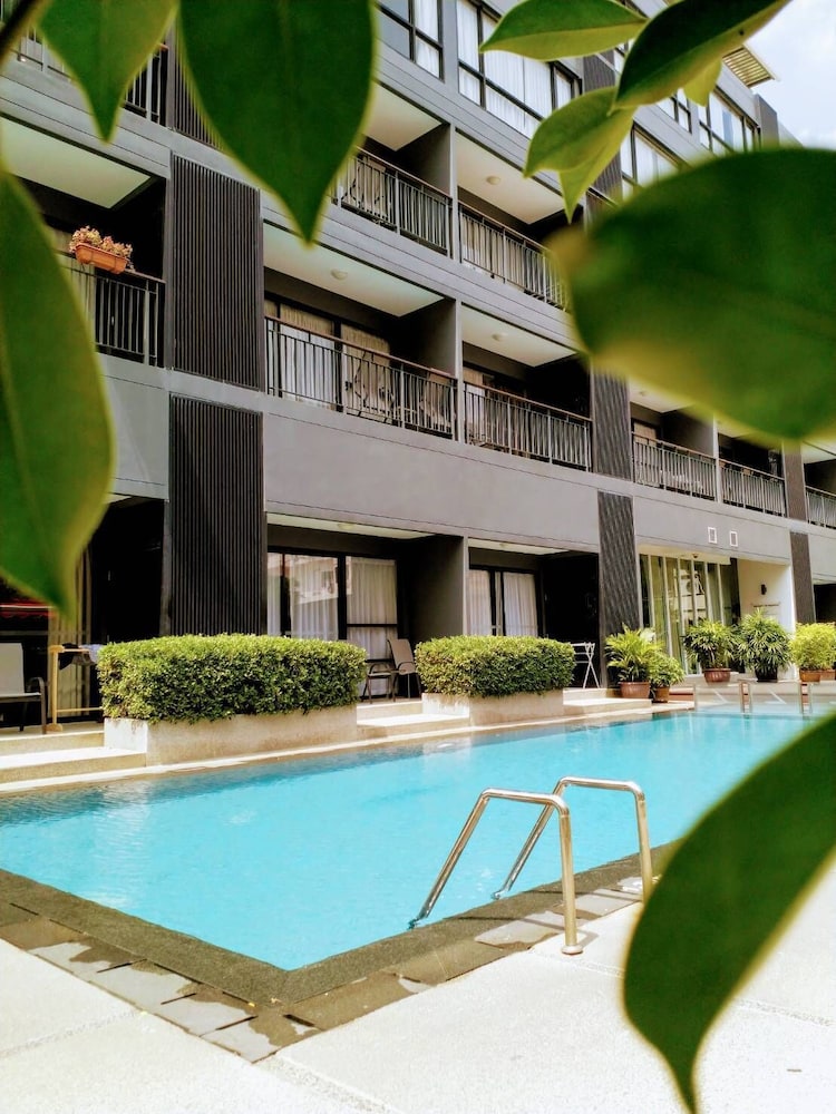 The Lantern Resorts Patong Phuket 69/71