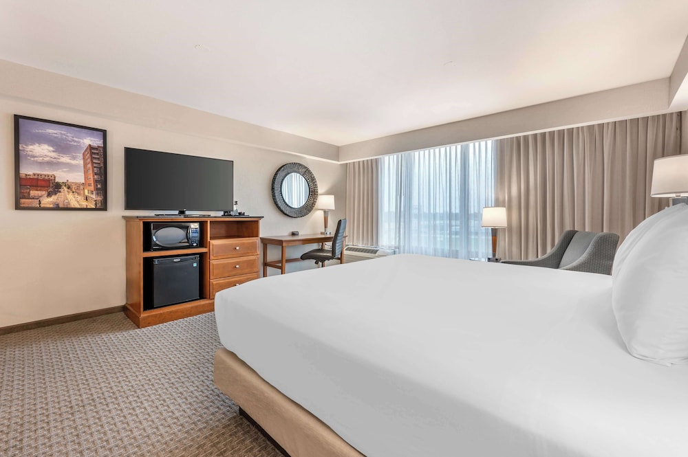 Drury Inn and Suites Champaign 11/50