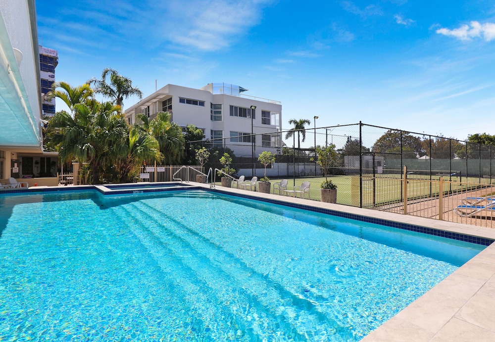 ELOUERA TOWER BEACHFRONT APARTMENTS 37/69