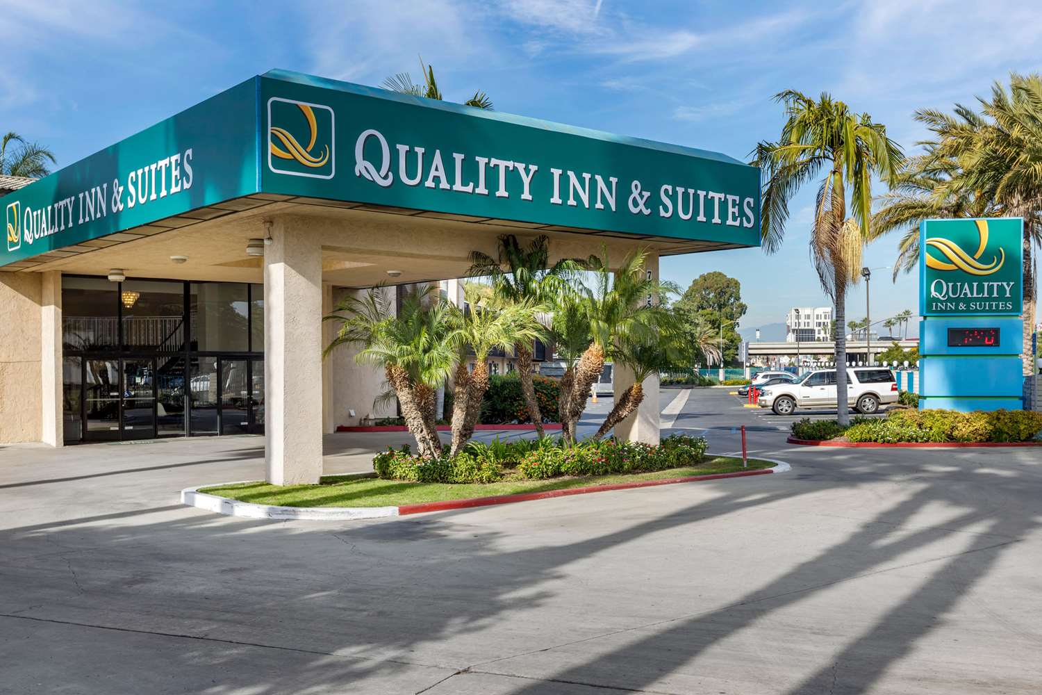 The Buena Park Hotel and Suites 32/34