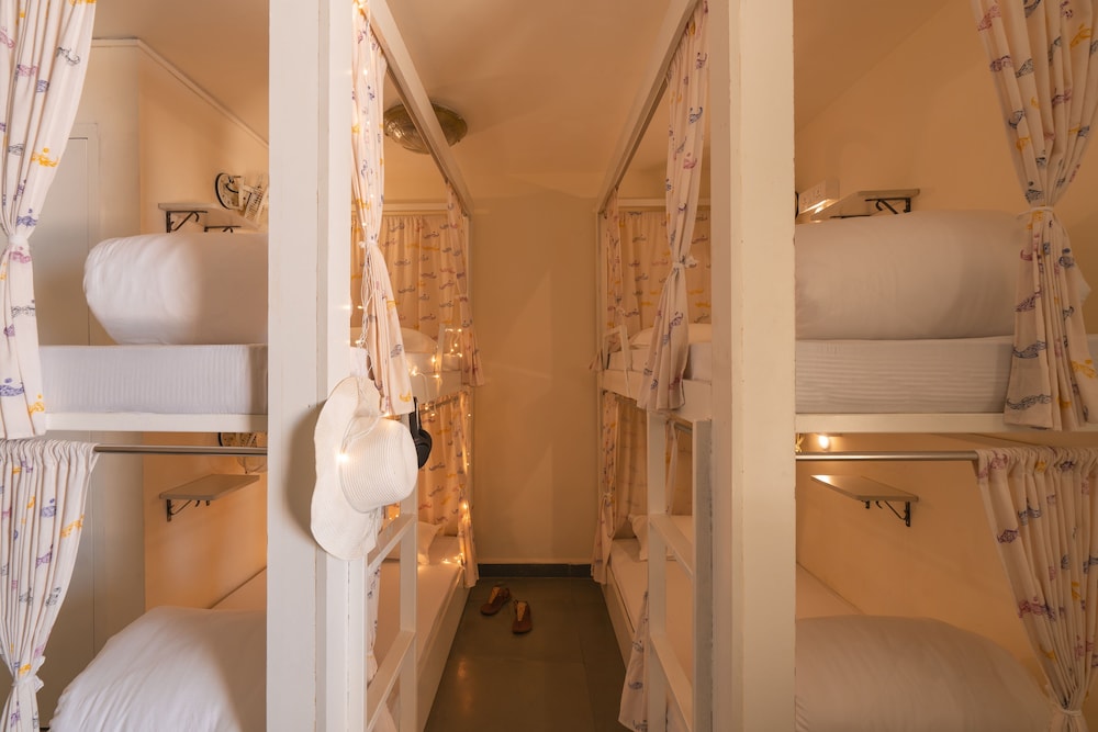 Female Dorm, Female Only