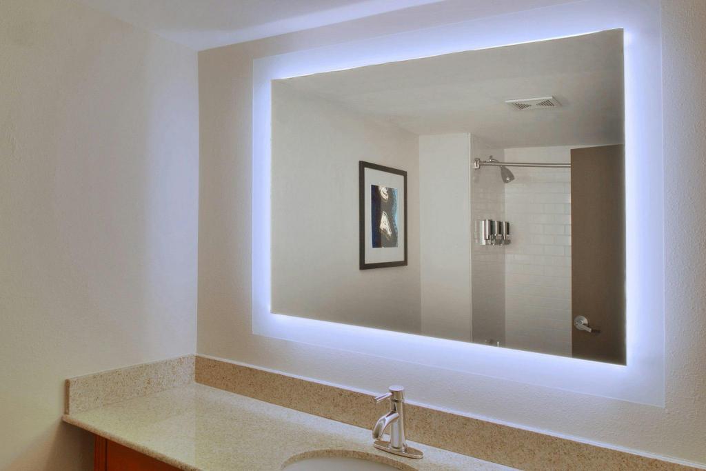 استوديو كبير بسرير كينج مع أريكة، Four Points by Sheraton Nashville Airport 2/2