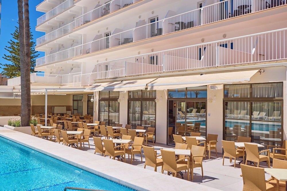 Universal Hotel Bikini 2/66