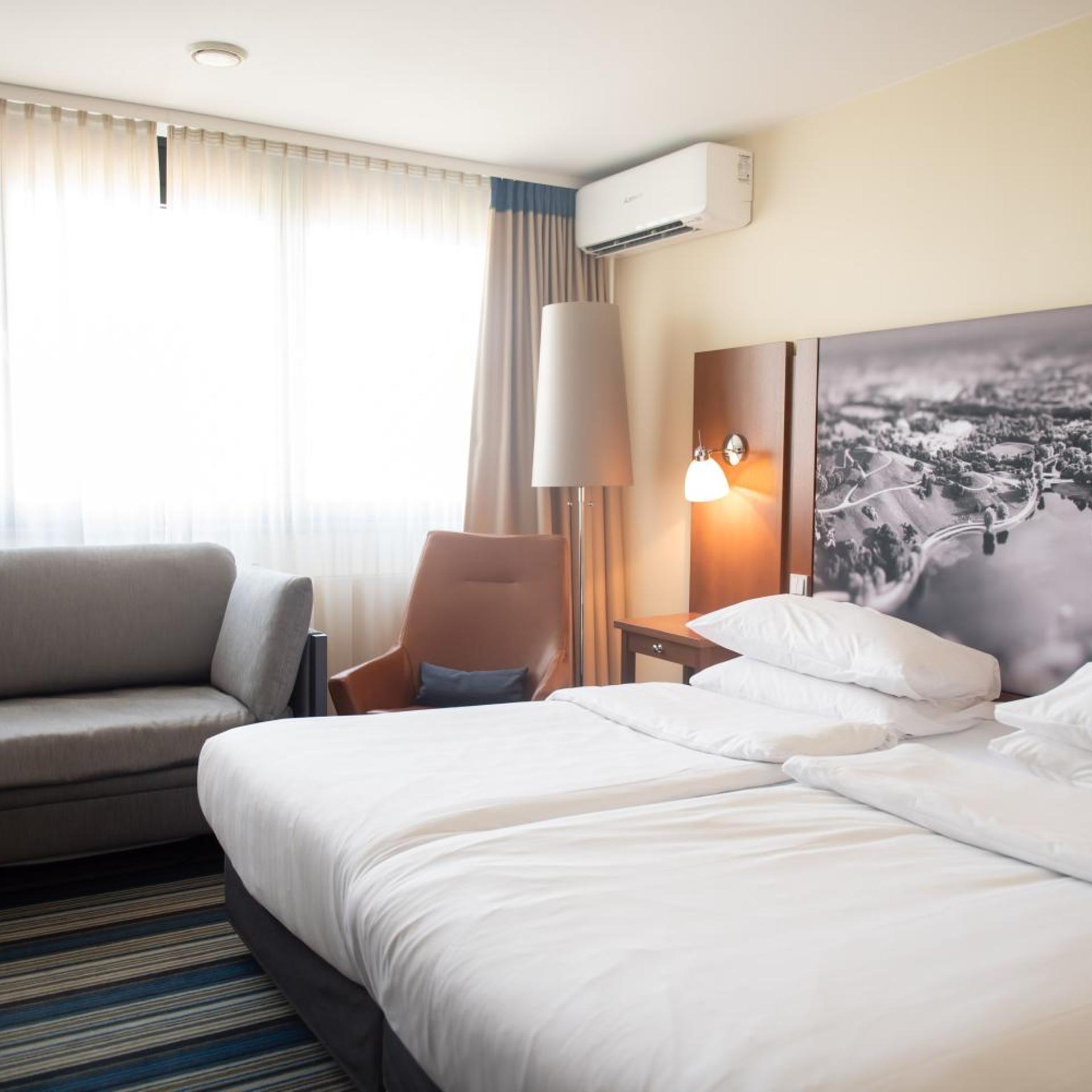 Room, Quadruple, Double Bed, Arthotel ANA im Olympiapark 2/5