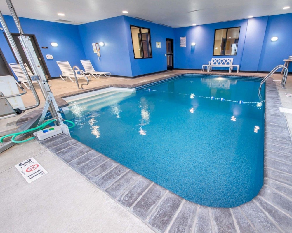 Comfort Suites Altoona North 2/32