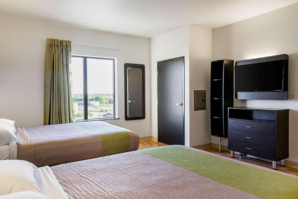 2 Queen Beds - Mobil Access Tub Nsmk Kitchen