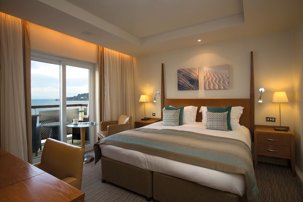 L Horizon Beach Hotel And Spa 11/63