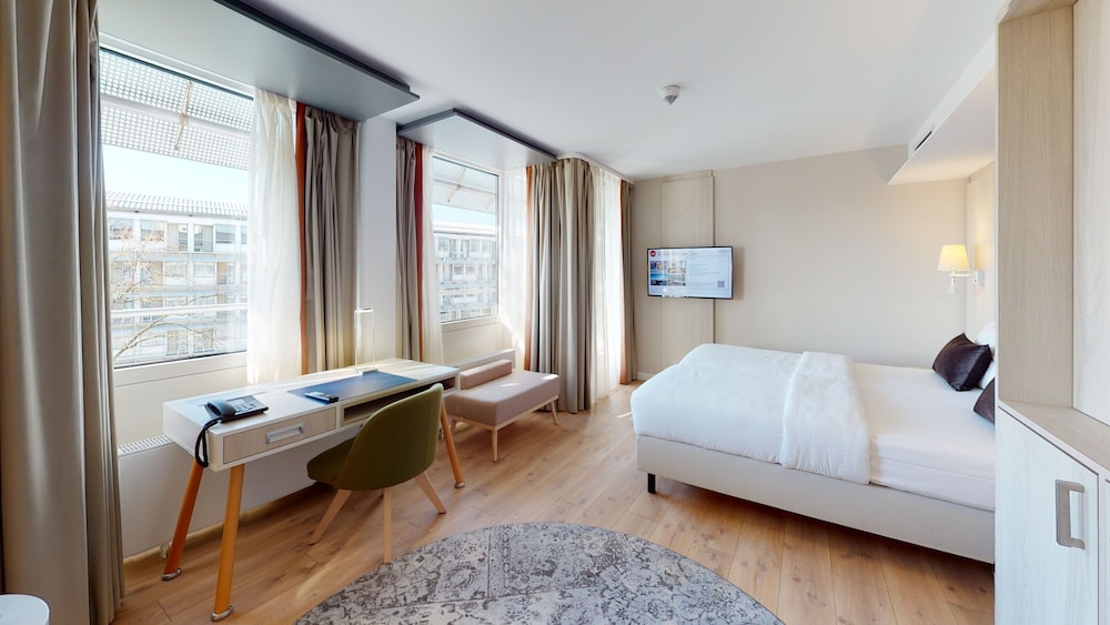 KONGRESSHOTEL POTSDAM AM TEMPLINER SEE 27/66