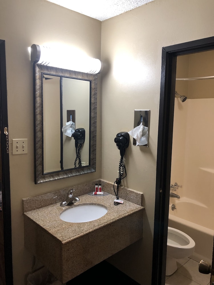 Super 8 By Wyndham Natchitoches 22/37