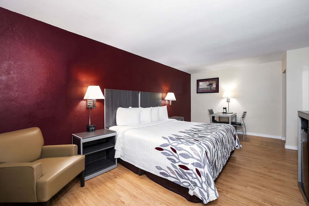 Red Roof Inn Houston North - FM1960 and I-45 10/32