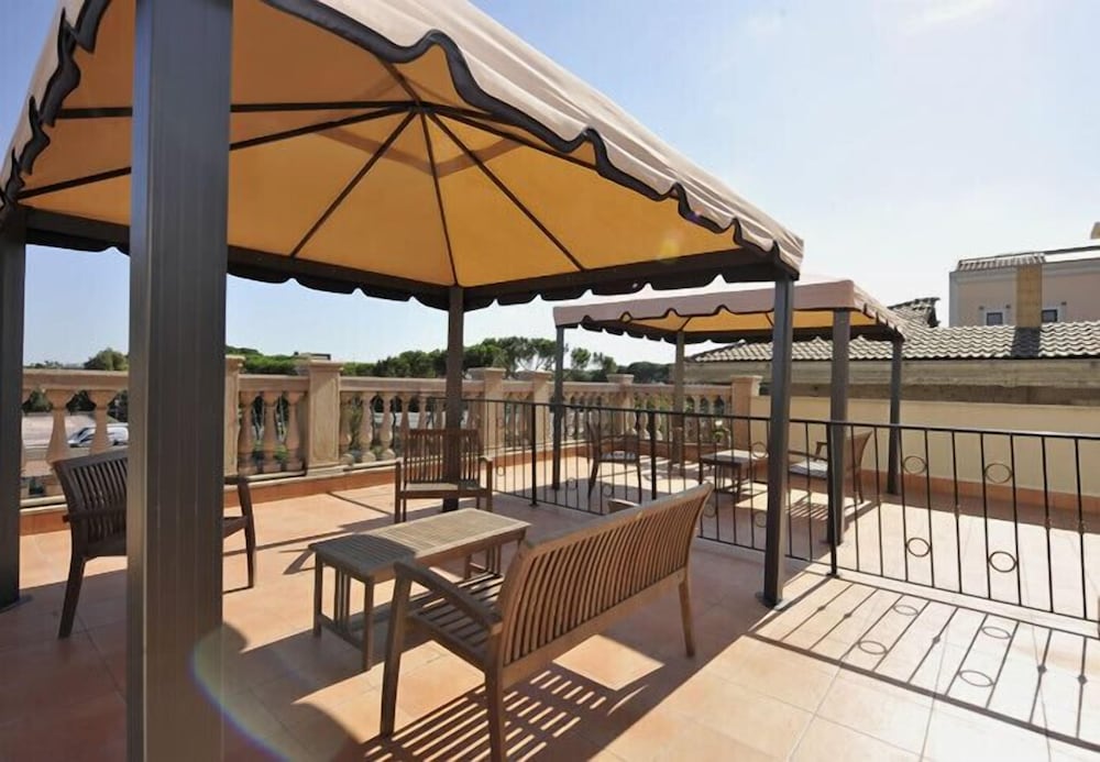 Aurelius Art Gallery Hotel 48/54