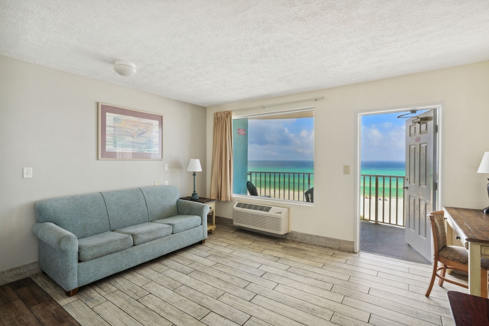 Holiday Terrace Beachfront Hotel, a By The Sea Resort 25/50