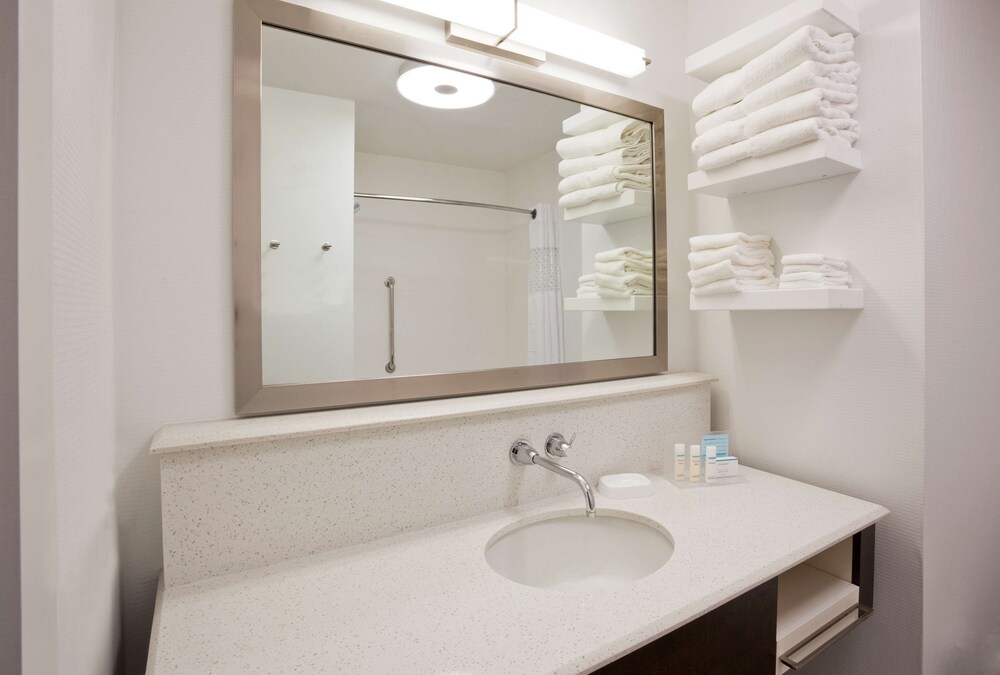 Hampton Inn and Suites Sioux City South 16/44