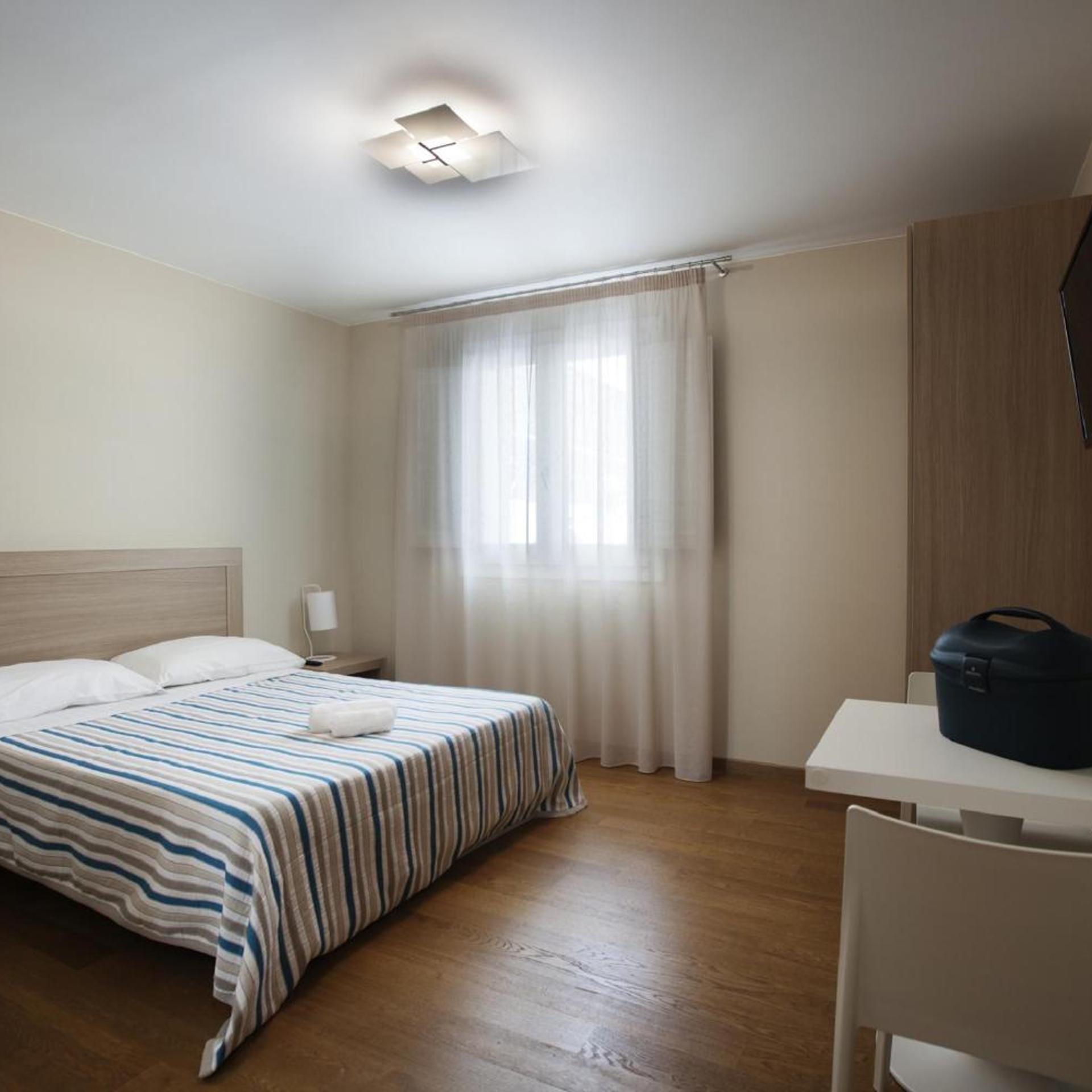 2 BEDROOMS, SUITE
