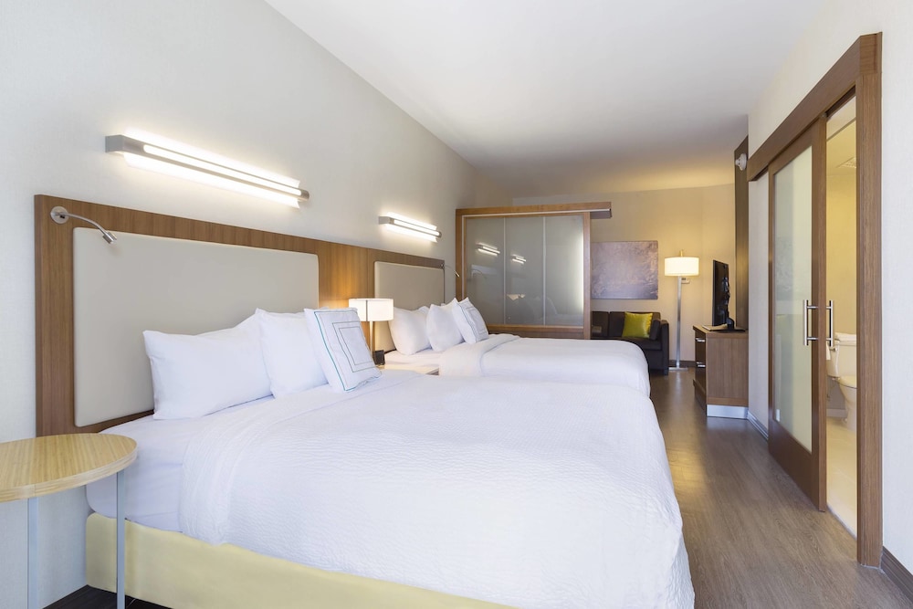 SpringHill Suites Orange Beach at The Wharf 16/66