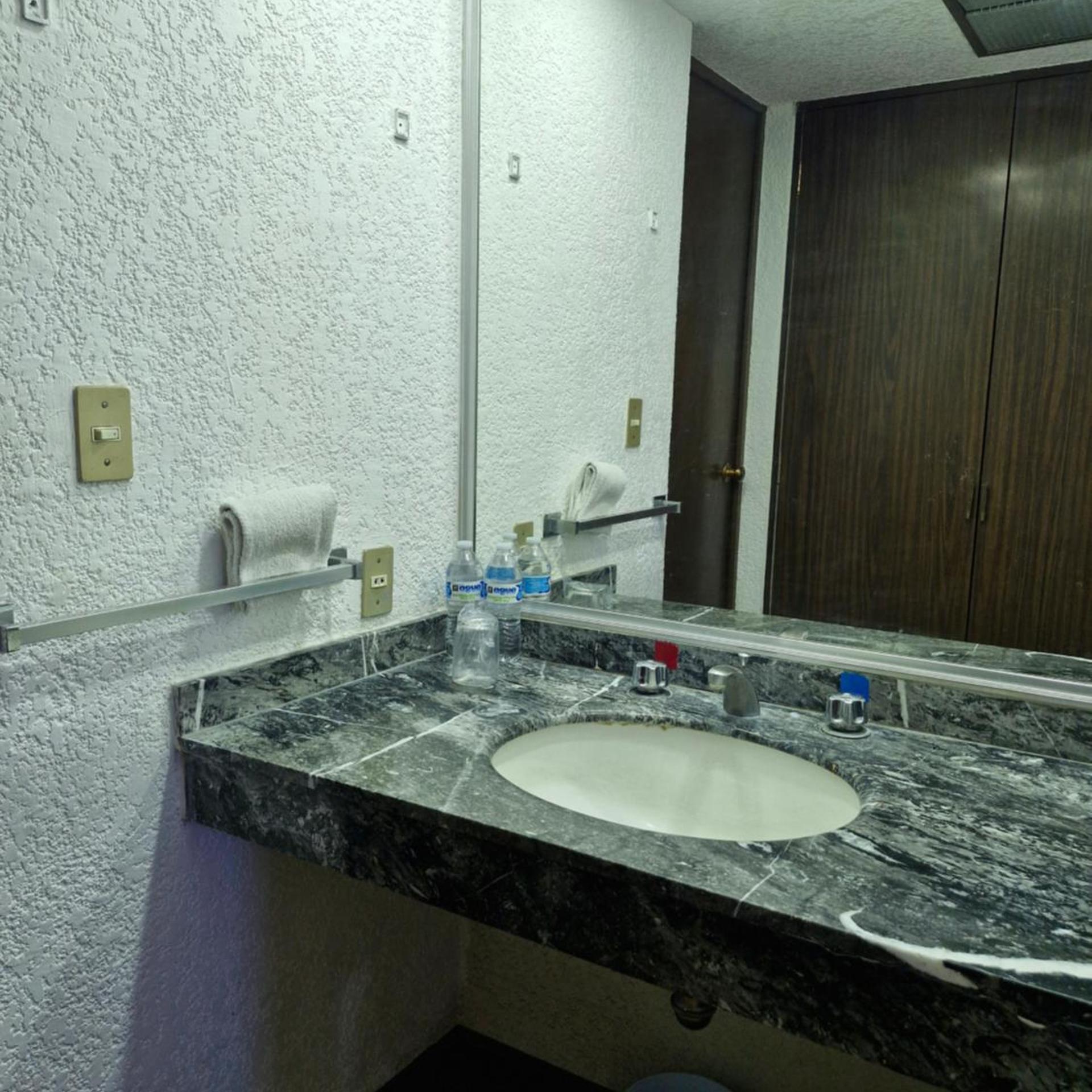 Hotel Parador Del Rio 92/95