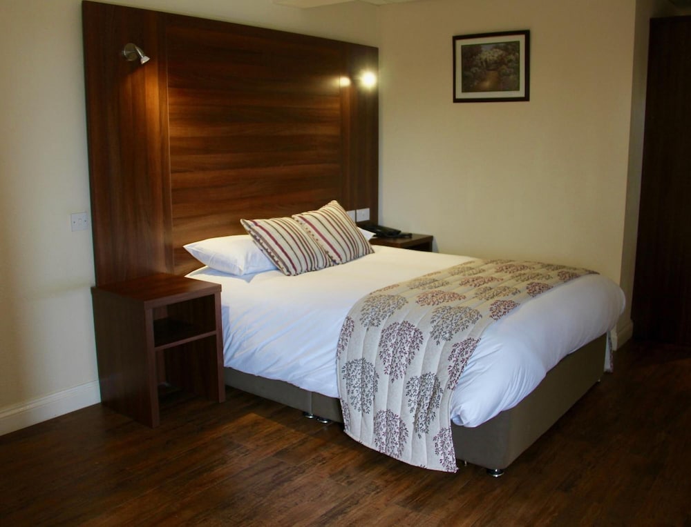 Oliver Cromwell Hotel 13/50