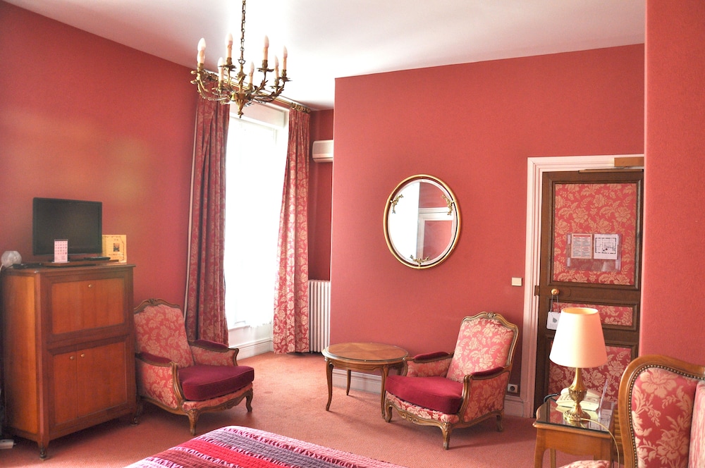 Grand Hotel Des Templiers 40/68