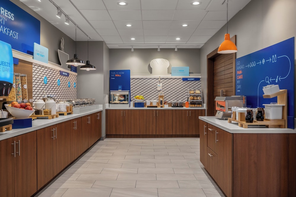 Holiday Inn Express & Suites Muncie Northwest by IHG، مونسي 7/50