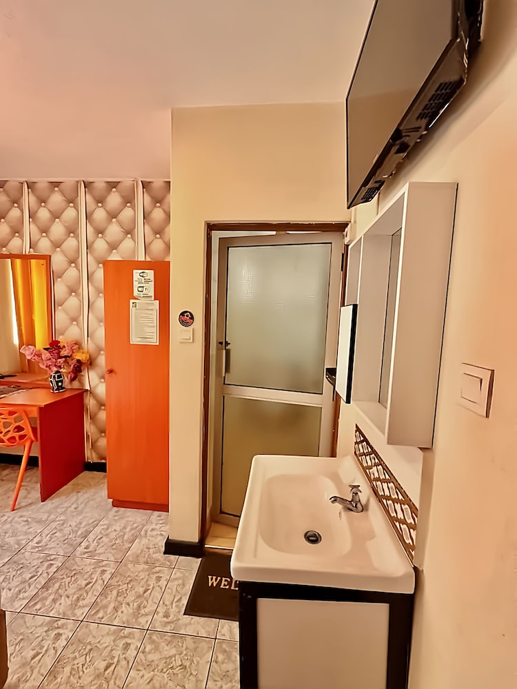Hotel Embassy 57/58