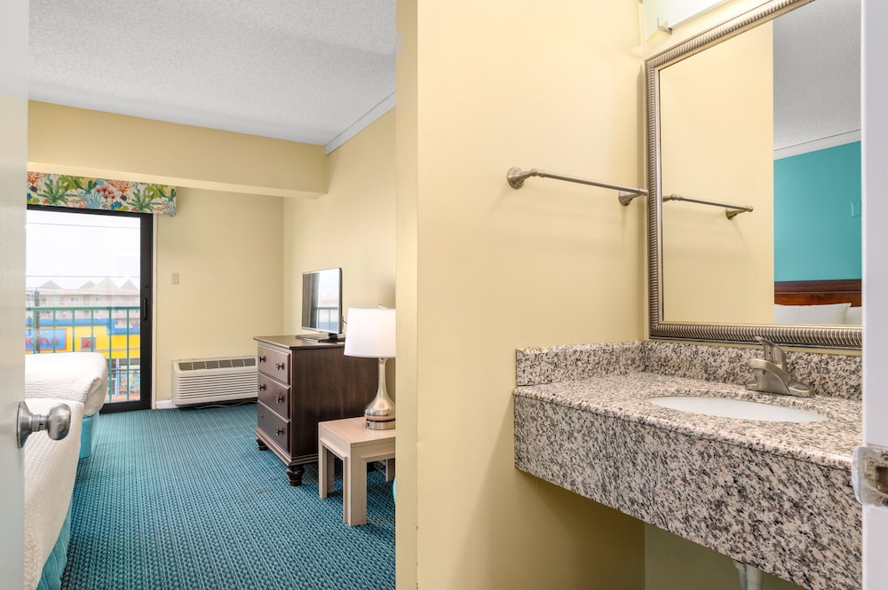 Cayman Suites Hotel 17/80